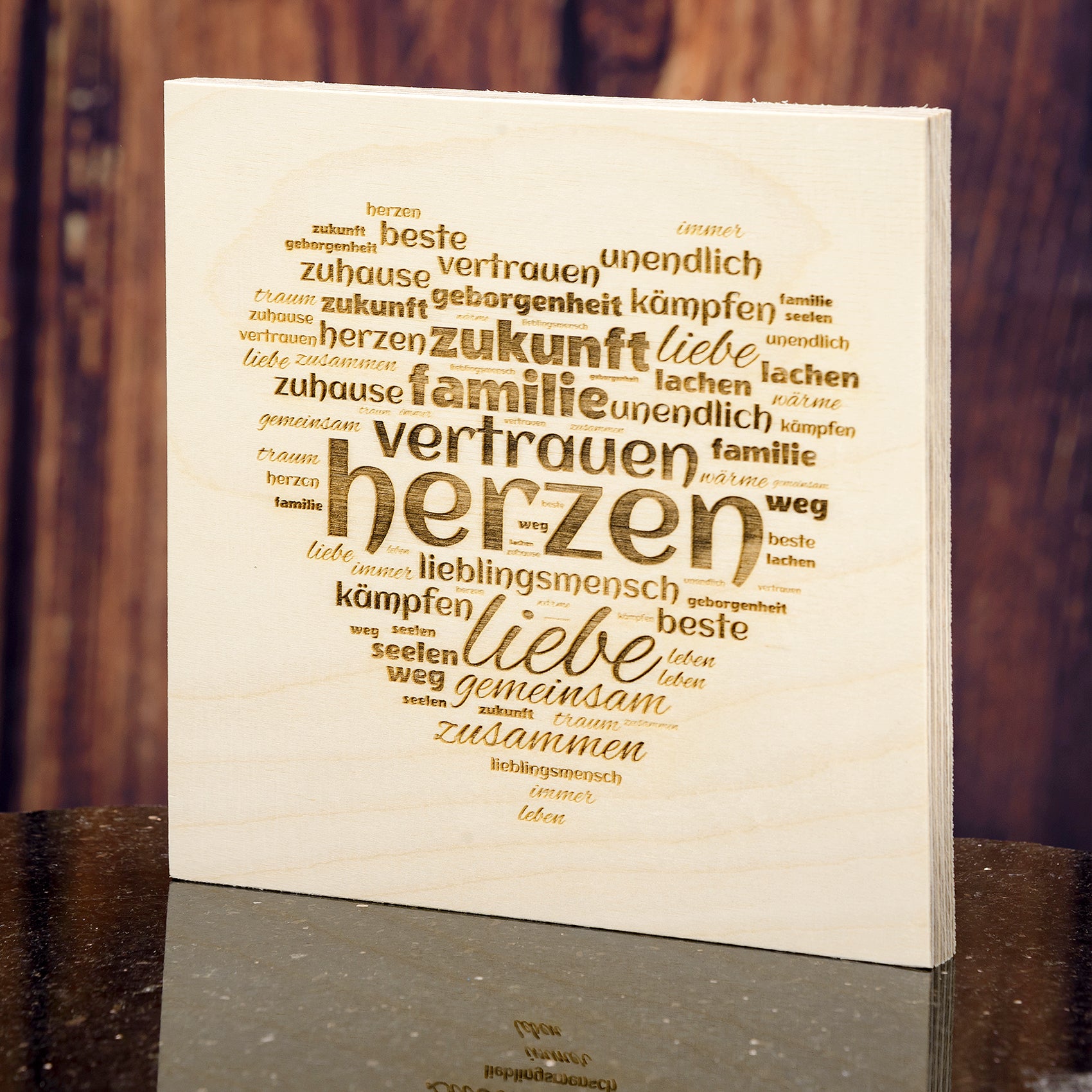 Holzbilder Herz mit Wörtern Familie/ Liebe - Deko oder Geschenkidee 16x16cm - Altholz Bilderrahmen - Lasergravur Geschenkideen