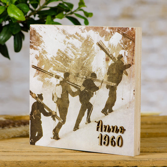 Historisches Holzbild Tourengeher | Altes Foto auf Holz mit 3D Schrift aus den 60er Jahren - Altholz Bilderrahmen - Lasergravur Geschenkideen