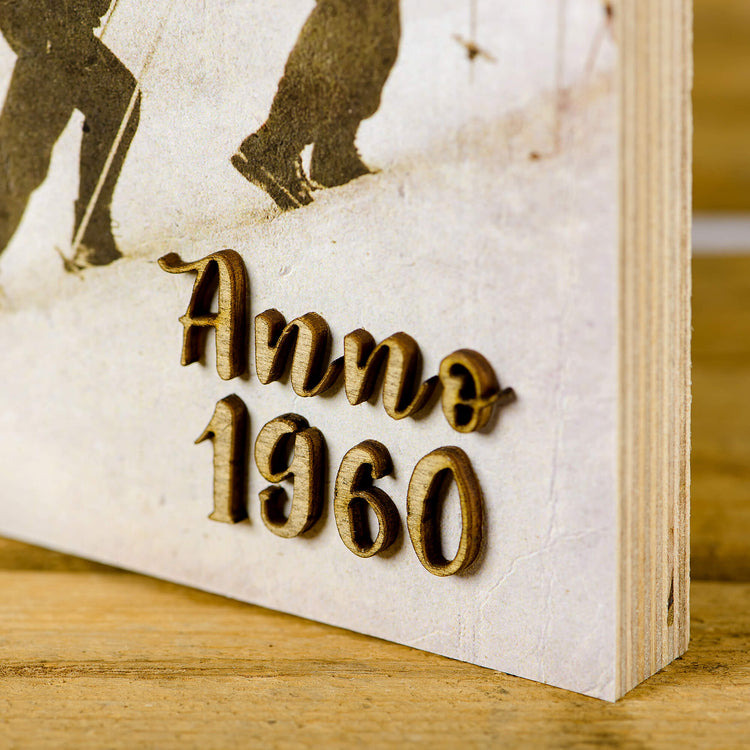 Historisches Holzbild Tourengeher | Altes Foto auf Holz mit 3D Schrift aus den 60er Jahren - Altholz Bilderrahmen - Lasergravur Geschenkideen